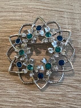 Vintage Sarah, Coventry brooch, silver tone